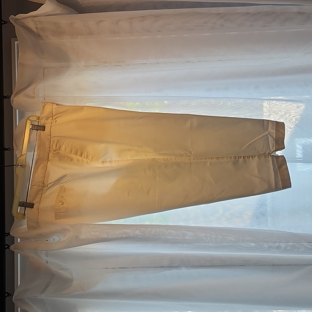 White Capri pants